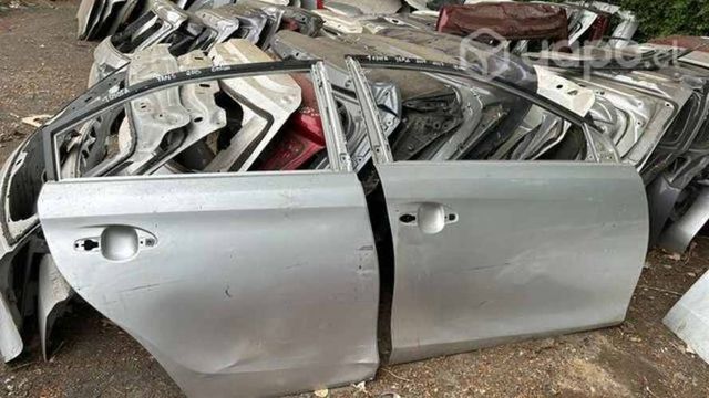 Puerta Toyota Yaris sedan