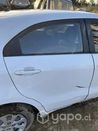 Puerta trasera copiloto kia rio 5