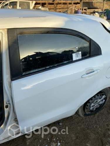 Puerta kia rio 5 2013