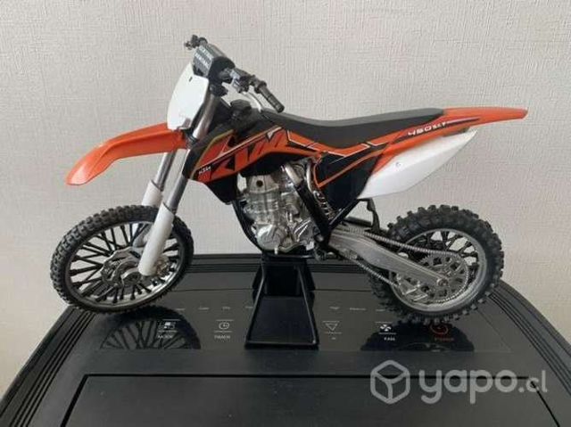 4 Motos a escala para decoración