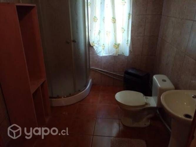 Arriendo pieza con baño