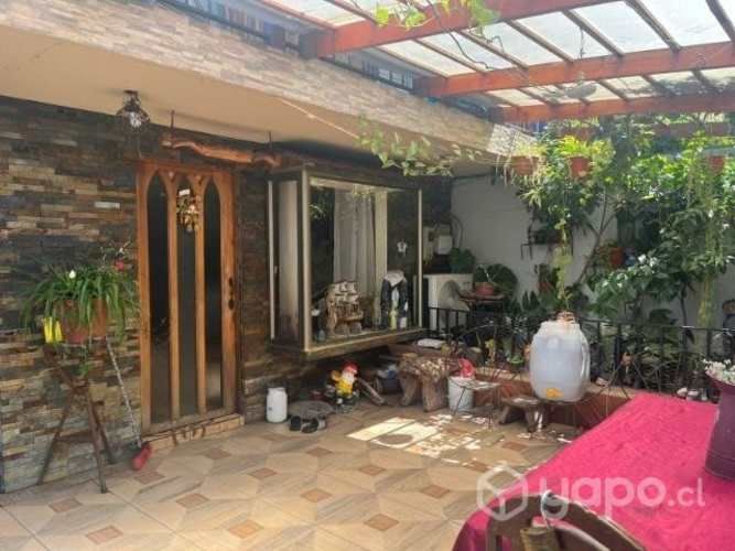 Vendo casa de dos pisos