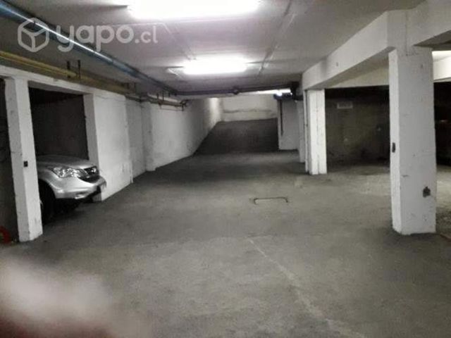 Estacionamiento Plaza Brasil, edificio privado