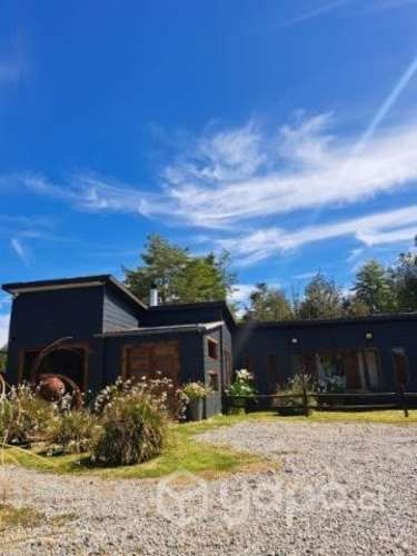 Se Vende Parcela con Dos Casas y Gran Piscina