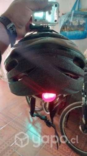 Casco de ciclismo con luz led tres funciones
