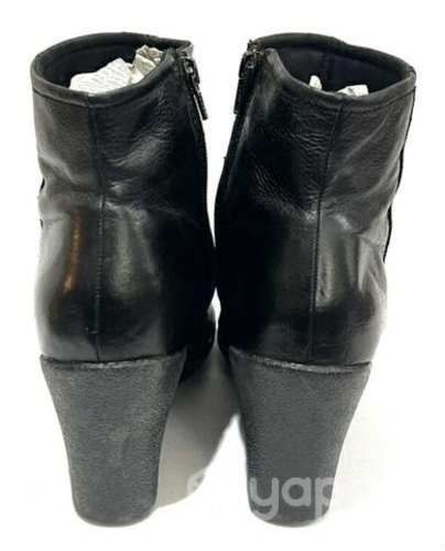 Botín Taco Chino 100% Cuero Marca Carrano N*39