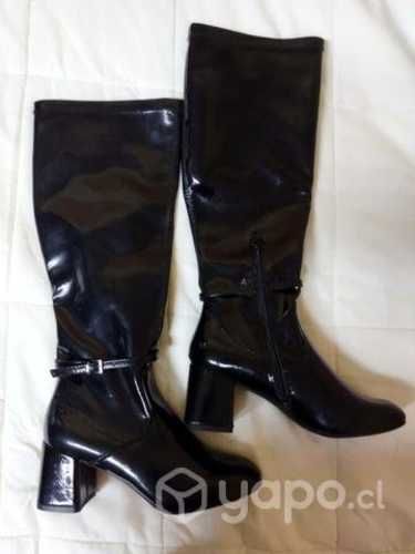 Botas de charol