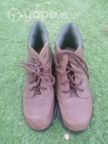 Botines cuero color café número 38