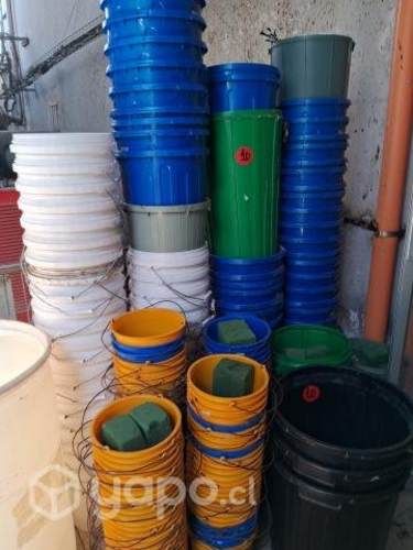 Baldes y plásticos