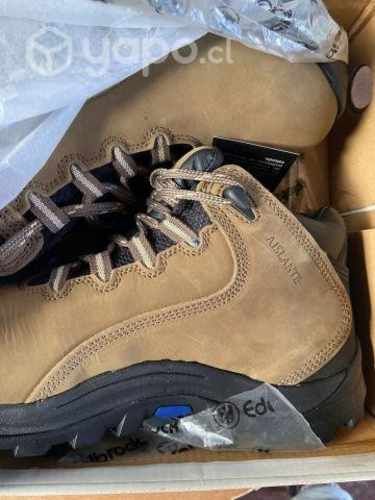 Bototos nuevos en caja talla 42
