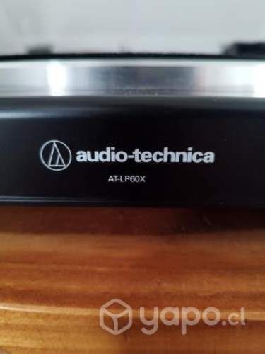 Tocadiscos y parlantes