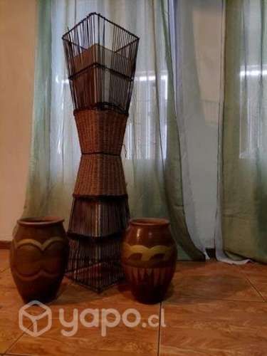 Lampara y jarrones