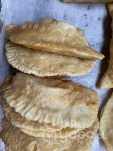 Empanadas de carne picada y empanadas de mariscos