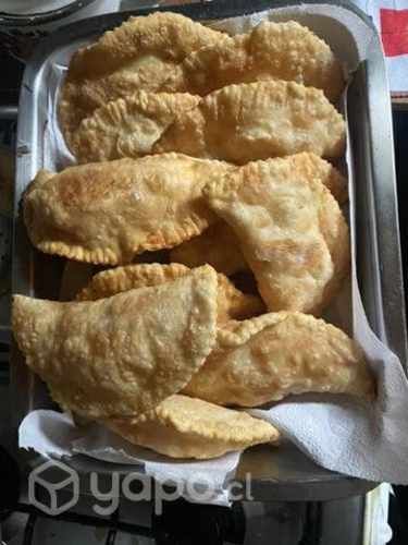 Empanadas de carne picada y empanadas de mariscos
