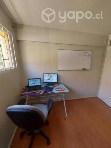 Escritorio + silla + pizarra