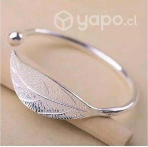 Brazalete Ajustable de Plata Modelo Hoja.