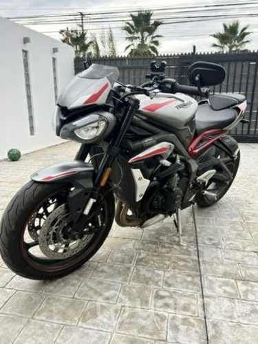 Triumph triple R 765 2021