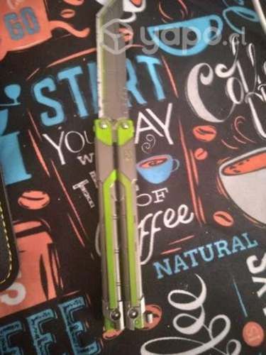 Cuchillo valorant, practicamente nuevo (juguete)