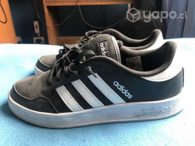 Zapatilla adidas