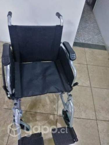 Silla de ruedas casi nueva