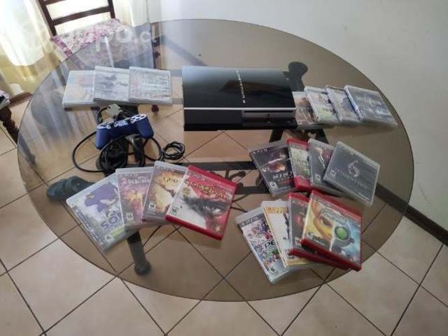 PS3 con 18 juegos originales
