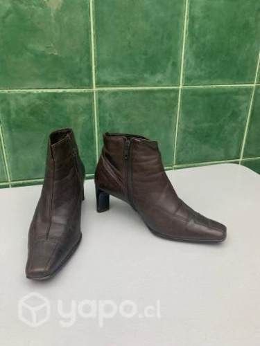 Botines cuero num. 36 café