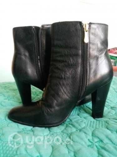 Botines marca pollini cuero 37