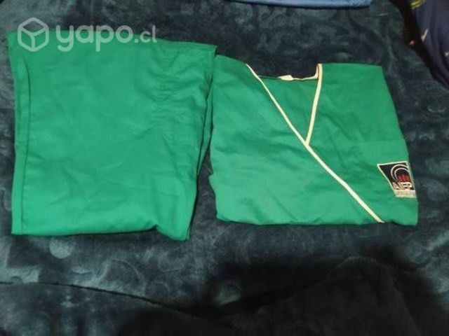 Uniforme completo de AIEP