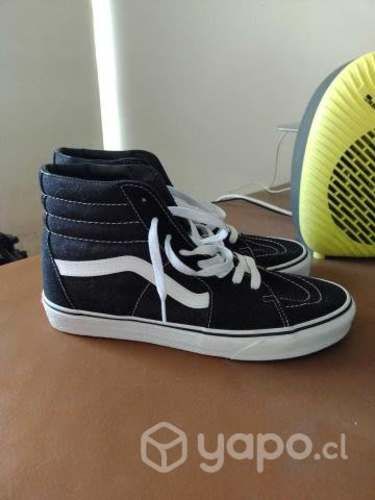 Zapatillas Negras con caña Vans Criginales Clásica