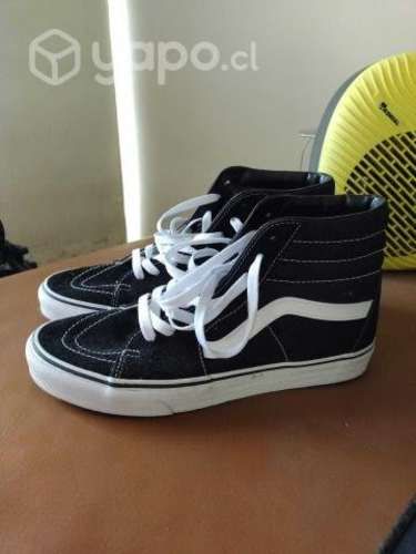 Zapatillas Negras con caña Vans Criginales Clásica