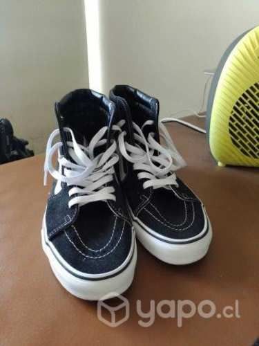 Zapatillas Negras con caña Vans Criginales Clásica