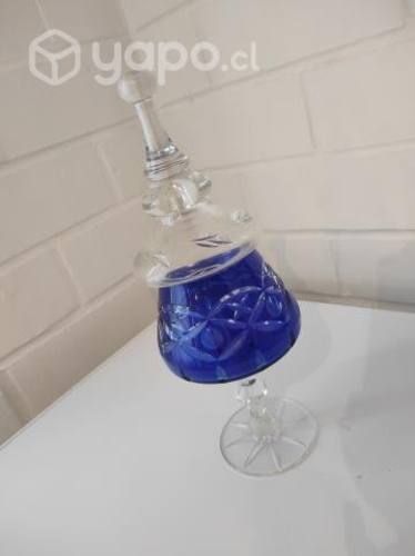 Bombonera de cristal antiguo de color azul