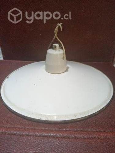 Antigua lámpara enlozada cónica