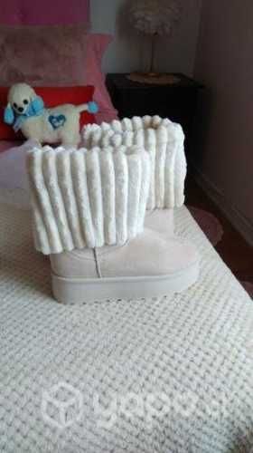 Botas muy lindo color de dama