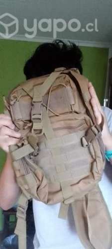 Mochila de senderismo tono Militar