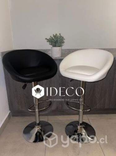 Taburetes nuevos de altura regulable y giratorio.