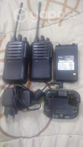 juego radiotransmisor marca icom con cargado