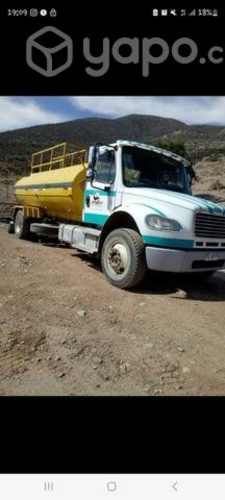 Camión aljibe freigthliner m2