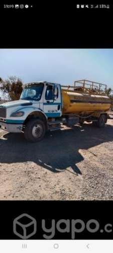 Camión aljibe freigthliner m2