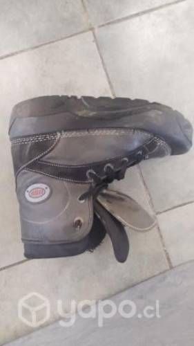 Tabla de Snowboard completa con botas + Casco .