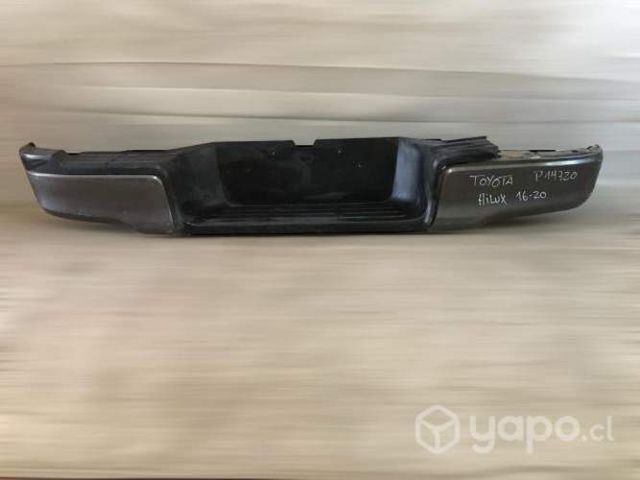 Parachoque trasero Toyota Hilux 2016 2020