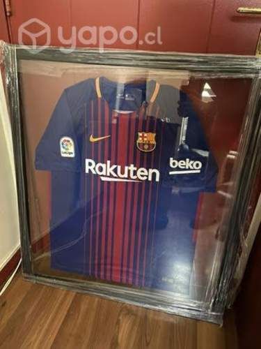 Polera de Messi enmarcada en cuadro