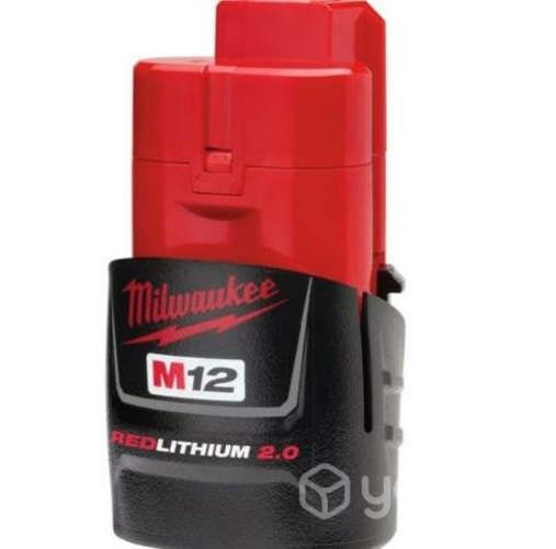 Taladro percutor Milwaukee m12 con batería y carga