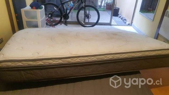 Se vende colchón King, base, respaldo