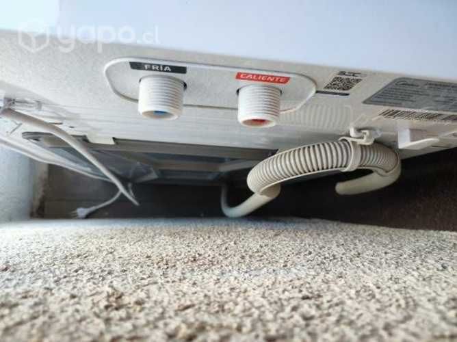 Lavadora Midea 8 kilos, casi nueva