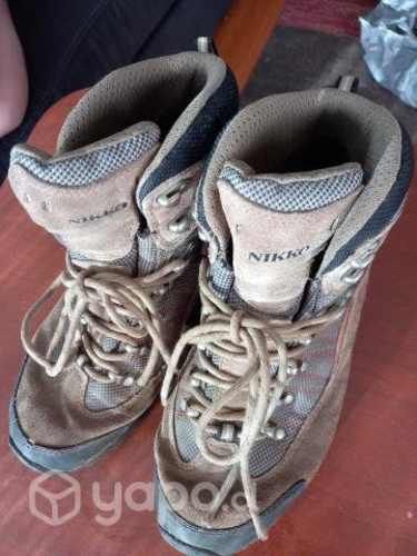 Zapatos trekking caña alta N°42 marca Nikko