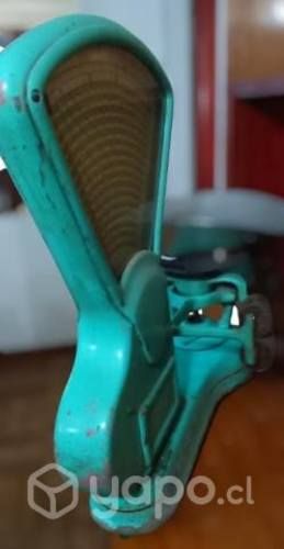 Balanza abanico y aceitera antigua