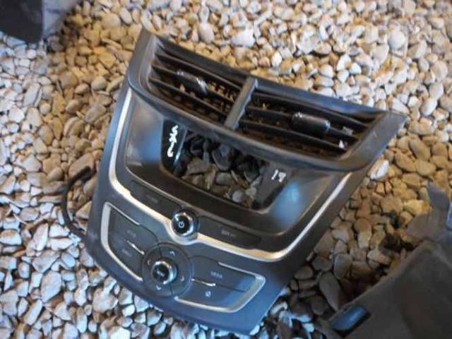 Chevrolet sail panel radio sombrilas guantera vent