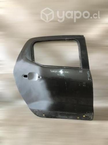 Puerta trasera rh dodge Ram 
