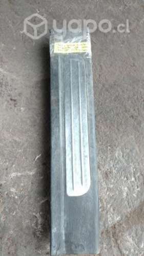 Tapiz cubre zocalo delantero izq XUV500 2015